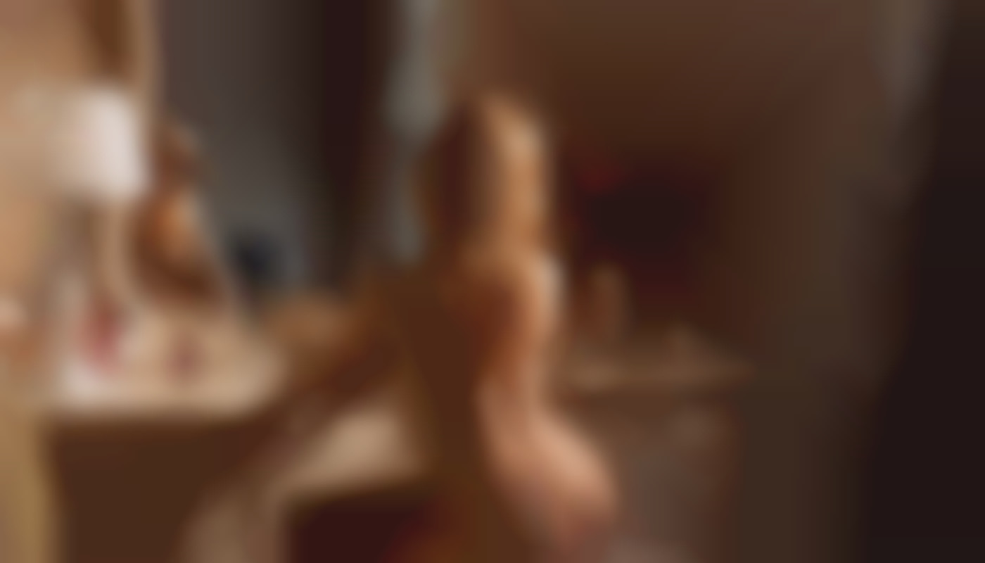 Les avantages de sortir avec des femmes expérimentées découverts par les jeunes hommes